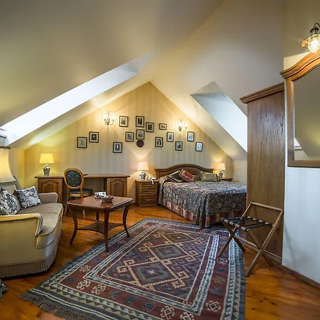 Shakespeare Boutique 4*