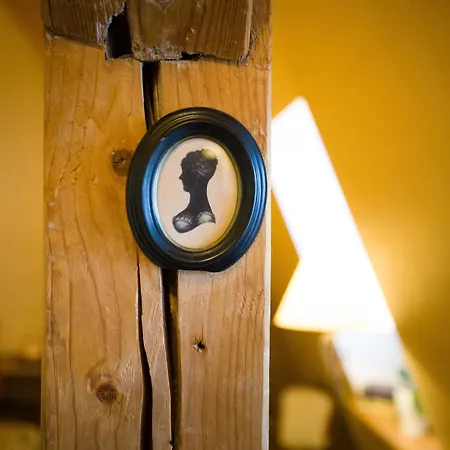 Shakespeare Boutique 4*